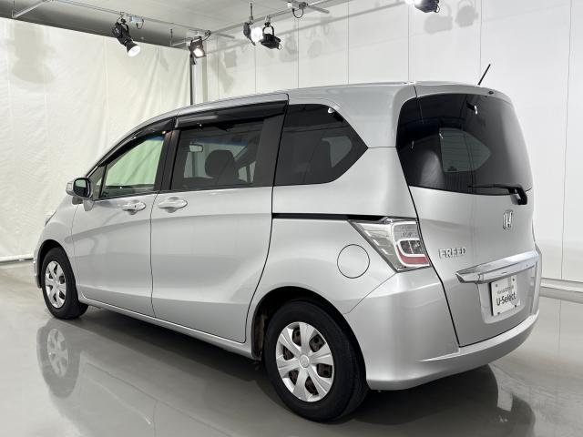 フリード ＧＨ　ＭナビＲカメラＥＴＣ左側電動ドアスマートキー　スマキー　地デジＴＶ　リヤカメラ　ナビＴＶ　横滑り防止機能　イモビライザー　メンテナンスノート　ＡＵＴＯエアコン　キーレス　Ｗエアバッグ　ＤＶＤ　ＳＲＳ（12枚目）