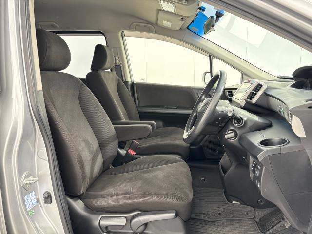 フリード ＧＨ　ＭナビＲカメラＥＴＣ左側電動ドアスマートキー　スマキー　地デジＴＶ　リヤカメラ　ナビＴＶ　横滑り防止機能　イモビライザー　メンテナンスノート　ＡＵＴＯエアコン　キーレス　Ｗエアバッグ　ＤＶＤ　ＳＲＳ（13枚目）