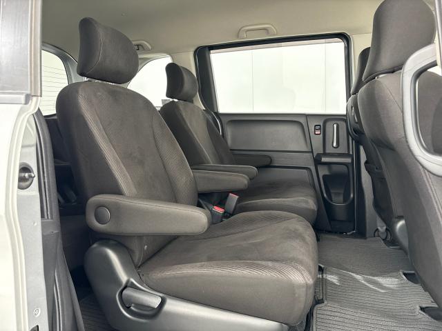 フリード ＧＨ　ＭナビＲカメラＥＴＣ左側電動ドアスマートキー　スマキー　地デジＴＶ　リヤカメラ　ナビＴＶ　横滑り防止機能　イモビライザー　メンテナンスノート　ＡＵＴＯエアコン　キーレス　Ｗエアバッグ　ＤＶＤ　ＳＲＳ（14枚目）