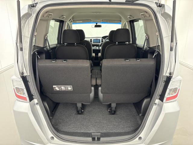 フリード ＧＨ　ＭナビＲカメラＥＴＣ左側電動ドアスマートキー　スマキー　地デジＴＶ　リヤカメラ　ナビＴＶ　横滑り防止機能　イモビライザー　メンテナンスノート　ＡＵＴＯエアコン　キーレス　Ｗエアバッグ　ＤＶＤ　ＳＲＳ（15枚目）