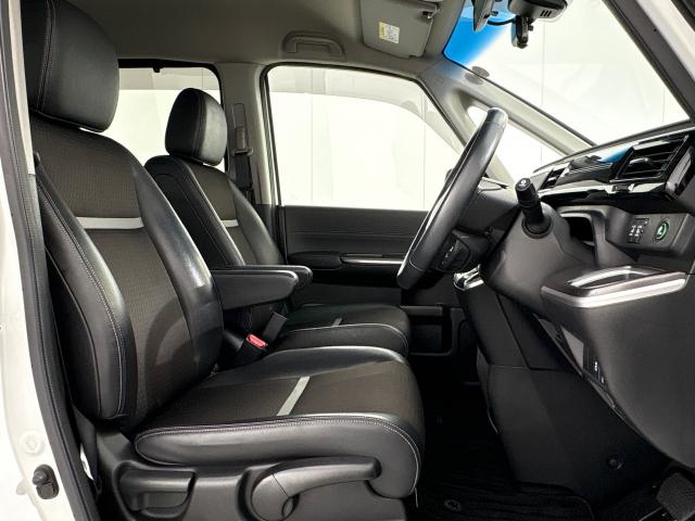 ステップワゴンスパーダ ｅ：ＨＥＶスパーダＧ・ＥＸホンダセンシング　いまコレ＋新品マット付ＭナビＲカメラ両側電動ドア　エアバック　地デジ　クルコン　サイドエアバッグ　シ－トヒ－タ－　衝突軽減システム　スマキー　ＬＥＤランプ　ＵＳＢ接続　ＡＢＳ　キーレス　ＥＴＣ　イモビ（14枚目）