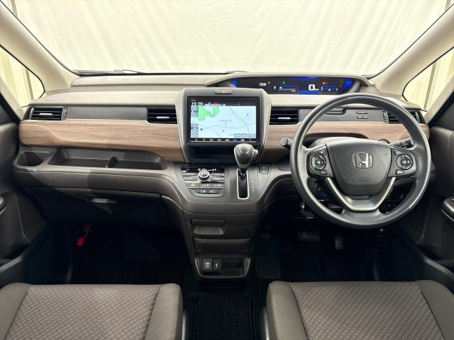 フリード Ｇ・ホンダセンシング　いまコレ＋新品マット付ＭナビＲカメラ両側電動ドア　Ｆセグ　追突被害軽減ブレーキ　ｉストップ　Ｗエアバッグ　パワーウィンドウ　アクティブクルーズコントロール　スマートキ　カラーバックモニター　ＶＳＡ（18枚目）