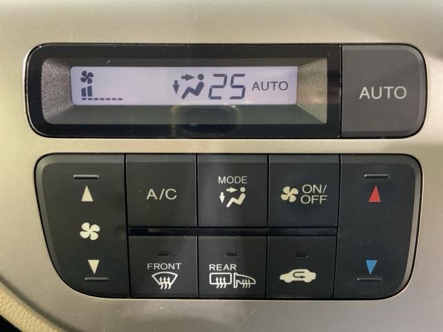 操作性の良いエアコンパネル。