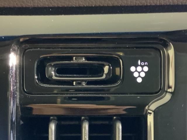 【プラズマクラスター技術搭載フルオートエアコンディショナー】、空気の浄化や脱臭だけでなく、お肌にもうれしい効果をもたらします。