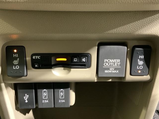 運転席&助手席シートヒーター付で、寒い日も快適です。