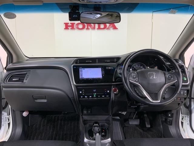 操作性も考慮したスッキリとしたインパネ周り。