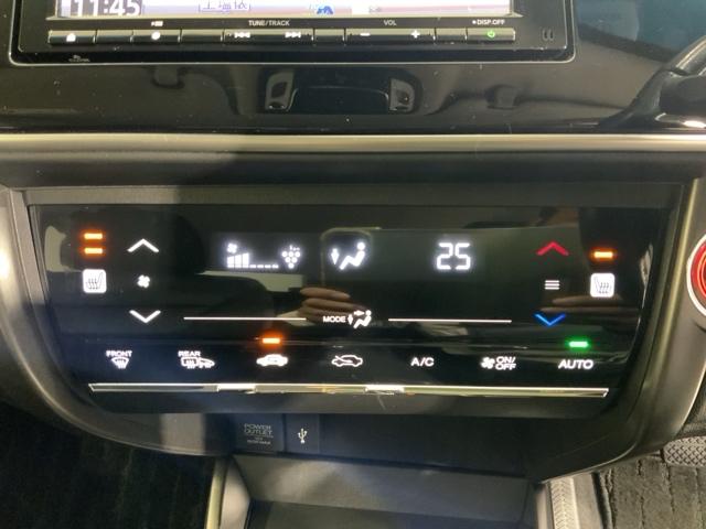 【プラズマクラスター技術搭載静電式タッチパネルフルオートエアコンディショナー】、空気の浄化や脱臭だけでなく、お肌にもうれしい効果をもたらします。