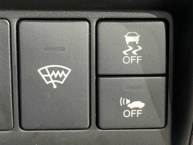 ＶＳＡが、走行中の車のタイヤのスリップを感知して、安全な走行を確保します。