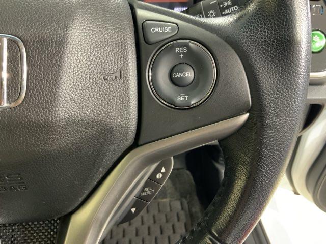 クルーズコントロールで、高速道路を走行時の負担を軽減します。