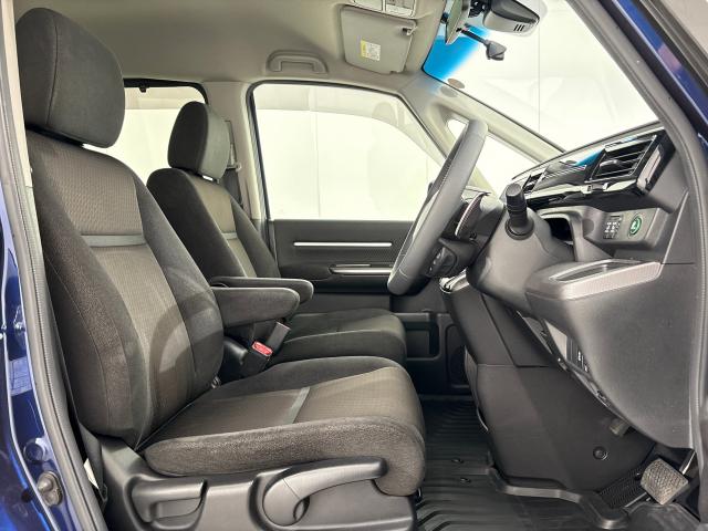 ステップワゴンスパーダ スパーダホンダセンシング　ＭナビＲカメラＥＴＣ前後ドラレコ両側電動ドア　盗難防止　助手席エアバッグ　Ｗパワスラ　記録簿有　地デジ　ＬＥＤライト　横滑り防止システム　オートエアコン　リアカメラ　ドライブレコーダー装着車　ＵＳＢ（13枚目）
