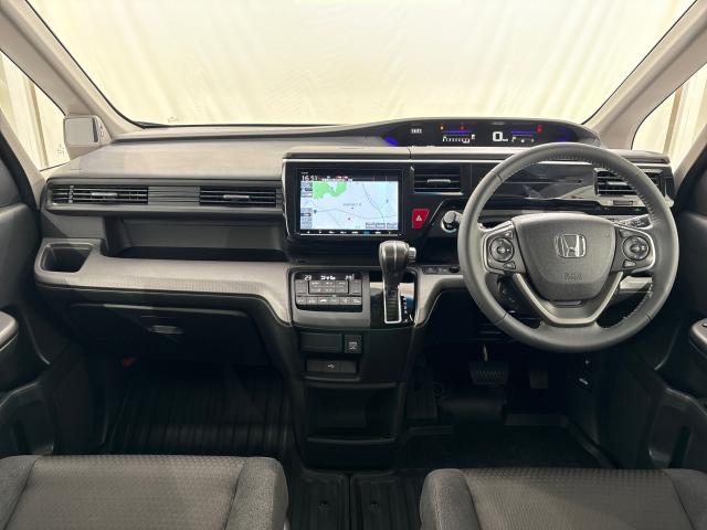 ステップワゴンスパーダ スパーダホンダセンシング　ＭナビＲカメラＥＴＣ前後ドラレコ両側電動ドア　盗難防止　助手席エアバッグ　Ｗパワスラ　記録簿有　地デジ　ＬＥＤライト　横滑り防止システム　オートエアコン　リアカメラ　ドライブレコーダー装着車　ＵＳＢ（16枚目）