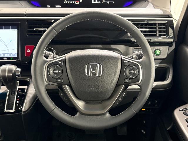 ステップワゴンスパーダ スパーダホンダセンシング　ＭナビＲカメラＥＴＣ前後ドラレコ両側電動ドア　盗難防止　助手席エアバッグ　Ｗパワスラ　記録簿有　地デジ　ＬＥＤライト　横滑り防止システム　オートエアコン　リアカメラ　ドライブレコーダー装着車　ＵＳＢ（17枚目）