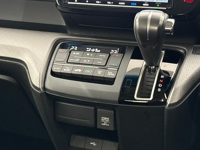 ステップワゴンスパーダ スパーダホンダセンシング　ＭナビＲカメラＥＴＣ前後ドラレコ両側電動ドア　盗難防止　助手席エアバッグ　Ｗパワスラ　記録簿有　地デジ　ＬＥＤライト　横滑り防止システム　オートエアコン　リアカメラ　ドライブレコーダー装着車　ＵＳＢ（19枚目）