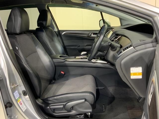 乗降がしやすい運転席。高さが調節できて小柄な女性でもベストポジションをとることができます。