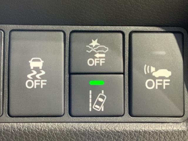 ＶＳＡが、走行中の車のタイヤのスリップを感知して、安全な走行を確保します。