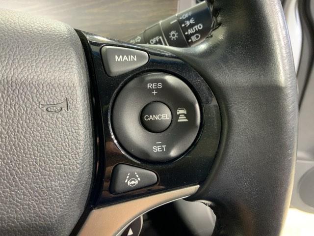 クルーズコントロールで、高速道路を走行時の負担を軽減します。