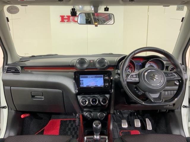 操作性も考慮したスッキリとしたインパネ周り。