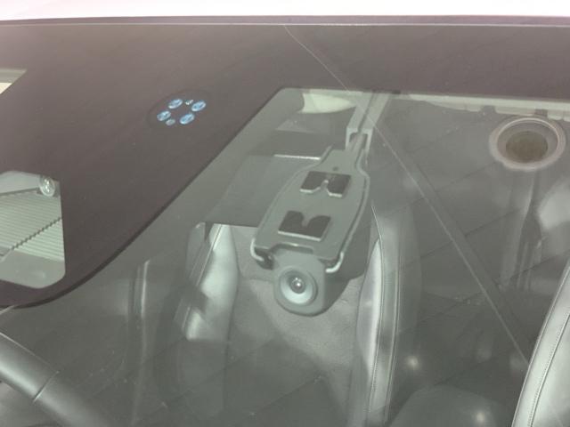 ヴェゼル ｅ：ＨＥＶＺ　ＨｏｎｄａＳＥＮＳＩＮＧコネクトナビＲカメラＥＴＣ　盗難防止装置　ドラレコ付き　記録簿　フルセグテレビ　スマ－トキ－　ＥＴＣ車載器　アクティブクルーズ　Ｐセンサー　サイドエアバッグ　ナビＴＶ　４ＷＤ車（4枚目）