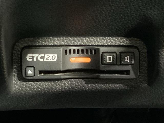 ヴェゼル ｅ：ＨＥＶＺ　ＨｏｎｄａＳＥＮＳＩＮＧコネクトナビＲカメラＥＴＣ　盗難防止装置　ドラレコ付き　記録簿　フルセグテレビ　スマ－トキ－　ＥＴＣ車載器　アクティブクルーズ　Ｐセンサー　サイドエアバッグ　ナビＴＶ　４ＷＤ車（6枚目）