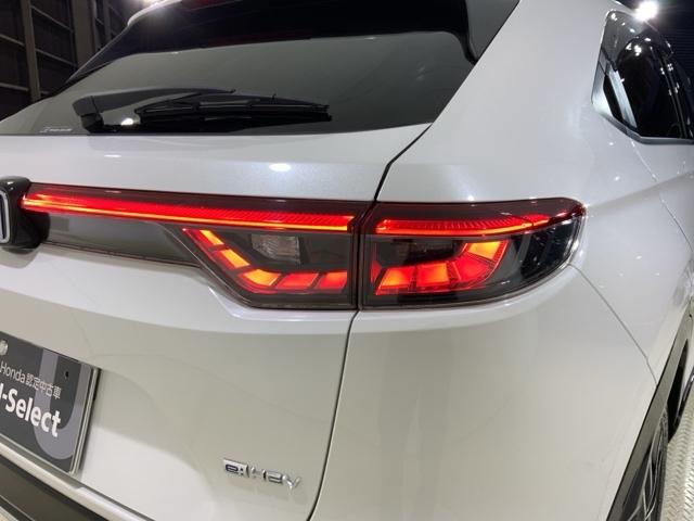 ヴェゼル ｅ：ＨＥＶＺ　ＨｏｎｄａＳＥＮＳＩＮＧコネクトナビＲカメラＥＴＣ　盗難防止装置　ドラレコ付き　記録簿　フルセグテレビ　スマ－トキ－　ＥＴＣ車載器　アクティブクルーズ　Ｐセンサー　サイドエアバッグ　ナビＴＶ　４ＷＤ車（22枚目）