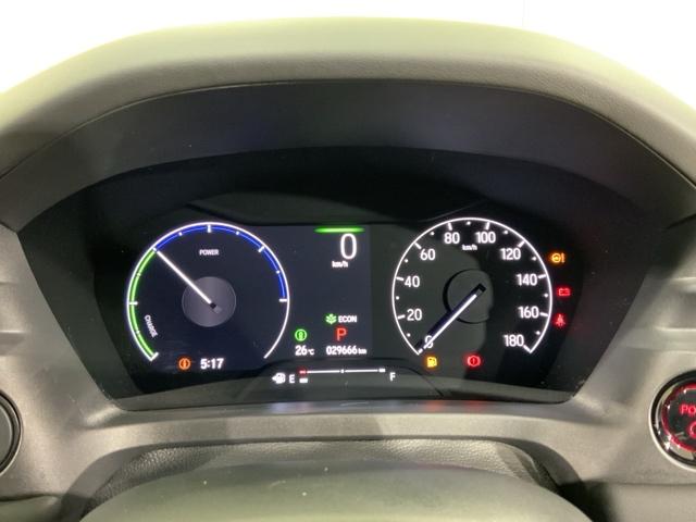 ヴェゼル ｅ：ＨＥＶＺ　ＨｏｎｄａＳＥＮＳＩＮＧコネクトナビＲカメラＥＴＣ　盗難防止装置　ドラレコ付き　記録簿　フルセグテレビ　スマ－トキ－　ＥＴＣ車載器　アクティブクルーズ　Ｐセンサー　サイドエアバッグ　ナビＴＶ　４ＷＤ車（25枚目）