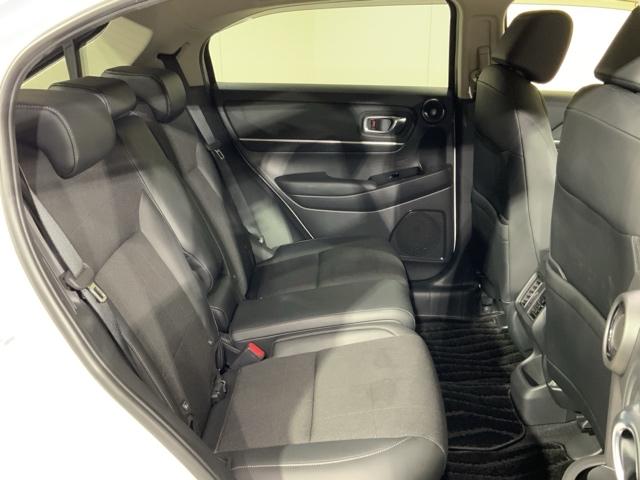 ヴェゼル ｅ：ＨＥＶＺ　ＨｏｎｄａＳＥＮＳＩＮＧコネクトナビＲカメラＥＴＣ　盗難防止装置　ドラレコ付き　記録簿　フルセグテレビ　スマ－トキ－　ＥＴＣ車載器　アクティブクルーズ　Ｐセンサー　サイドエアバッグ　ナビＴＶ　４ＷＤ車（28枚目）