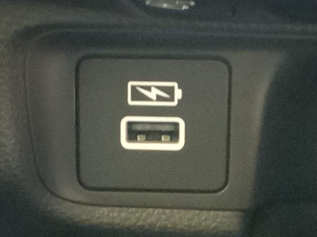 ヴェゼル ｅ：ＨＥＶＺ　ＨｏｎｄａＳＥＮＳＩＮＧコネクトナビＲカメラＥＴＣ　盗難防止装置　ドラレコ付き　記録簿　フルセグテレビ　スマ－トキ－　ＥＴＣ車載器　アクティブクルーズ　Ｐセンサー　サイドエアバッグ　ナビＴＶ　４ＷＤ車（36枚目）