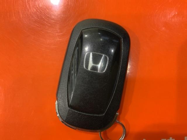 ヴェゼル ｅ：ＨＥＶＺ　ＨｏｎｄａＳＥＮＳＩＮＧコネクトナビＲカメラＥＴＣ　盗難防止装置　ドラレコ付き　記録簿　フルセグテレビ　スマ－トキ－　ＥＴＣ車載器　アクティブクルーズ　Ｐセンサー　サイドエアバッグ　ナビＴＶ　４ＷＤ車（46枚目）