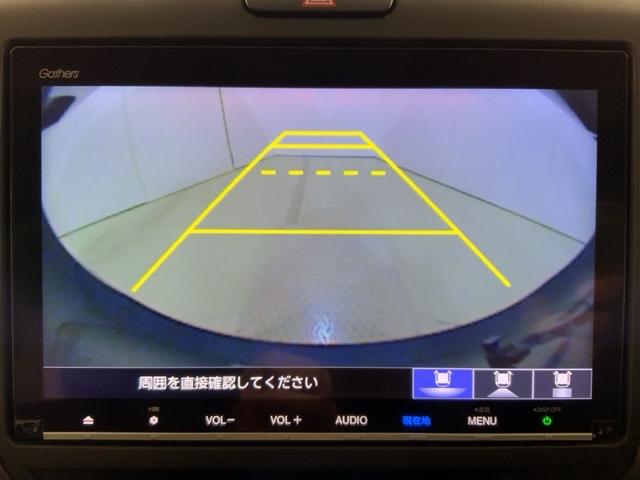 フリード＋ハイブリッド ハイブリッドＥＸ　いまコレ＋新品マット付ＨｏｎｄａＳＥＮＳＩＮＧＭナビ　盗難防止システム　衝突軽減システム　オートクルーズコントロール　地デジフルセグ　キーレス　ＵＳＢ接続　スマートキ　バックカメラ　シートＨ　ＡＢＳ（6枚目）