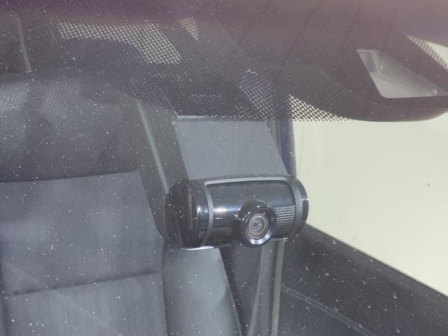 フリード＋ハイブリッド ハイブリッドＥＸ　いまコレ＋新品マット付ＨｏｎｄａＳＥＮＳＩＮＧＭナビ　盗難防止システム　衝突軽減システム　オートクルーズコントロール　地デジフルセグ　キーレス　ＵＳＢ接続　スマートキ　バックカメラ　シートＨ　ＡＢＳ（7枚目）