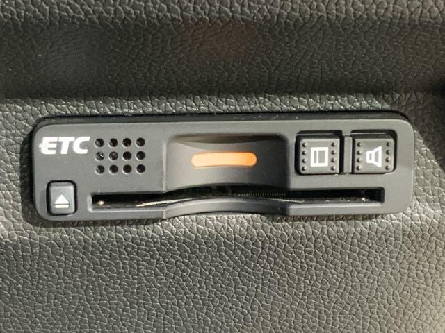 フリード＋ハイブリッド ハイブリッドＥＸ　いまコレ＋新品マット付ＨｏｎｄａＳＥＮＳＩＮＧＭナビ　盗難防止システム　衝突軽減システム　オートクルーズコントロール　地デジフルセグ　キーレス　ＵＳＢ接続　スマートキ　バックカメラ　シートＨ　ＡＢＳ（9枚目）