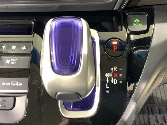 フリード＋ハイブリッド ハイブリッドＥＸ　いまコレ＋新品マット付ＨｏｎｄａＳＥＮＳＩＮＧＭナビ　盗難防止システム　衝突軽減システム　オートクルーズコントロール　地デジフルセグ　キーレス　ＵＳＢ接続　スマートキ　バックカメラ　シートＨ　ＡＢＳ（27枚目）