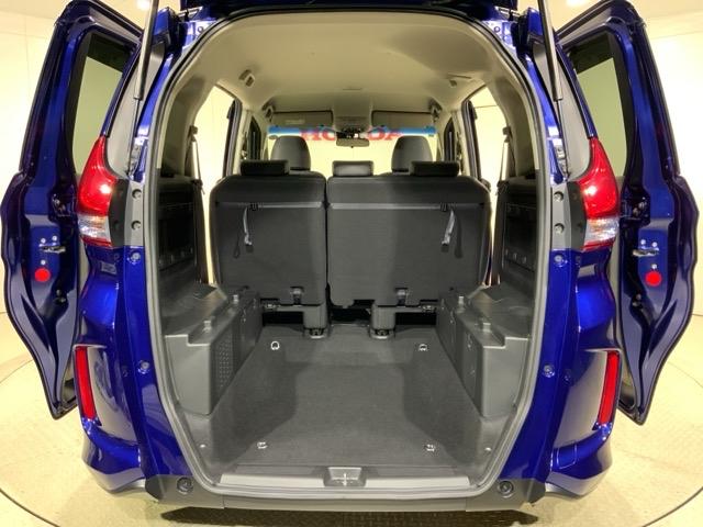 フリード＋ハイブリッド ハイブリッドＥＸ　いまコレ＋新品マット付ＨｏｎｄａＳＥＮＳＩＮＧＭナビ　盗難防止システム　衝突軽減システム　オートクルーズコントロール　地デジフルセグ　キーレス　ＵＳＢ接続　スマートキ　バックカメラ　シートＨ　ＡＢＳ（31枚目）