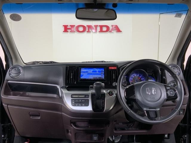 操作性も考慮したスッキリとしたインパネ周り。