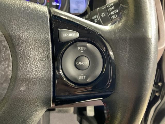 クルーズコントロールで、高速道路を走行時の負担を軽減します。