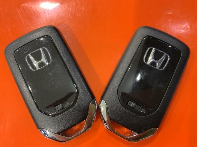 フィット ホーム　いまコレ＋新品マット付ＨｏｎｄａＳＥＮＳＩＮＧＲカメラ　衝突軽減ブレーキ　リアカメ　ＬＥＤライト　クリアランスソナー　記録簿付　エアバッグ　ｉストップ　スマ－トキ－　盗難防止装置　Ｗエアバック　ＶＳＡ（8枚目）