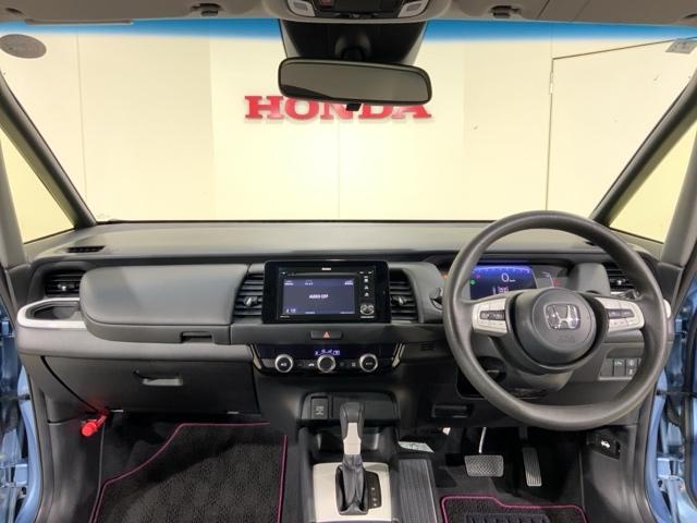 フィット ホーム　いまコレ＋新品マット付ＨｏｎｄａＳＥＮＳＩＮＧＲカメラ　衝突軽減ブレーキ　リアカメ　ＬＥＤライト　クリアランスソナー　記録簿付　エアバッグ　ｉストップ　スマ－トキ－　盗難防止装置　Ｗエアバック　ＶＳＡ（20枚目）