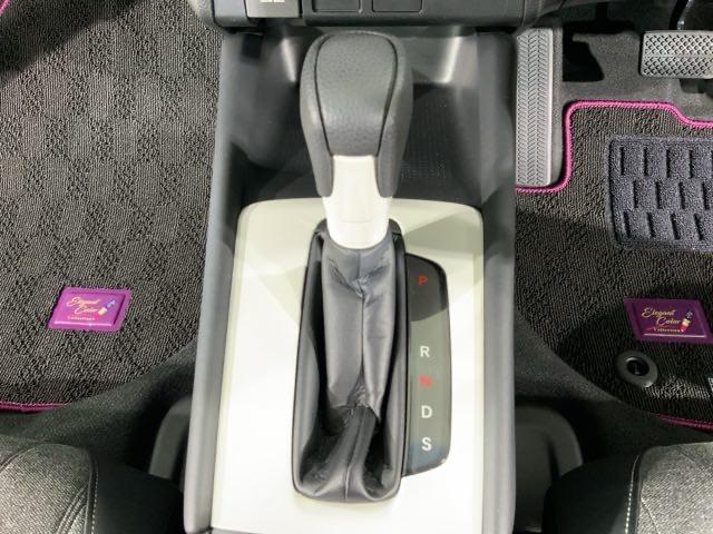 フィット ホーム　いまコレ＋新品マット付ＨｏｎｄａＳＥＮＳＩＮＧＲカメラ　衝突軽減ブレーキ　リアカメ　ＬＥＤライト　クリアランスソナー　記録簿付　エアバッグ　ｉストップ　スマ－トキ－　盗難防止装置　Ｗエアバック　ＶＳＡ（23枚目）