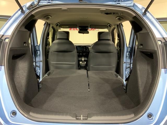 フィット ホーム　いまコレ＋新品マット付ＨｏｎｄａＳＥＮＳＩＮＧＲカメラ　衝突軽減ブレーキ　リアカメ　ＬＥＤライト　クリアランスソナー　記録簿付　エアバッグ　ｉストップ　スマ－トキ－　盗難防止装置　Ｗエアバック　ＶＳＡ（28枚目）