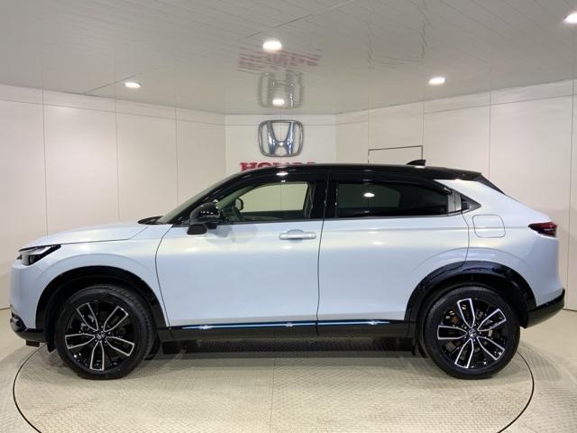 ヴェゼル ｅ：ＨＥＶＰＬａＹ　当社デモカーアップＨｏｎｄａＳＥＮＳＩＮＧＭナビ　衝突被害軽減ブレーキ　カーテンエアバッグ　盗難防止装置　アイドルストップ　Ｐセンサー　ＡＢＳ　ＥＳＣ　フルオートエアコン　リアカメラ　シートヒータ（11枚目）