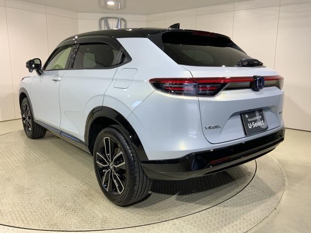 ヴェゼル ｅ：ＨＥＶＰＬａＹ　当社デモカーアップＨｏｎｄａＳＥＮＳＩＮＧＭナビ　衝突被害軽減ブレーキ　カーテンエアバッグ　盗難防止装置　アイドルストップ　Ｐセンサー　ＡＢＳ　ＥＳＣ　フルオートエアコン　リアカメラ　シートヒータ（12枚目）