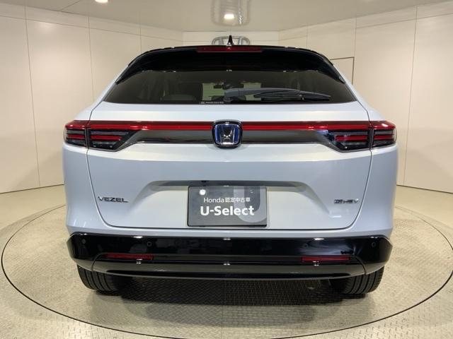 ヴェゼル ｅ：ＨＥＶＰＬａＹ　当社デモカーアップＨｏｎｄａＳＥＮＳＩＮＧＭナビ　衝突被害軽減ブレーキ　カーテンエアバッグ　盗難防止装置　アイドルストップ　Ｐセンサー　ＡＢＳ　ＥＳＣ　フルオートエアコン　リアカメラ　シートヒータ（13枚目）