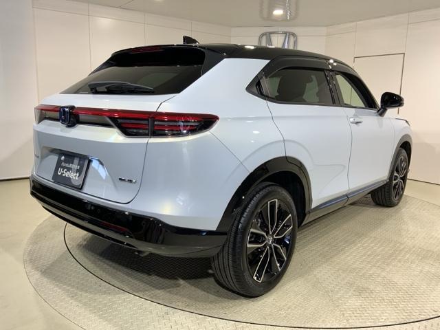 ヴェゼル ｅ：ＨＥＶＰＬａＹ　当社デモカーアップＨｏｎｄａＳＥＮＳＩＮＧＭナビ　衝突被害軽減ブレーキ　カーテンエアバッグ　盗難防止装置　アイドルストップ　Ｐセンサー　ＡＢＳ　ＥＳＣ　フルオートエアコン　リアカメラ　シートヒータ（14枚目）