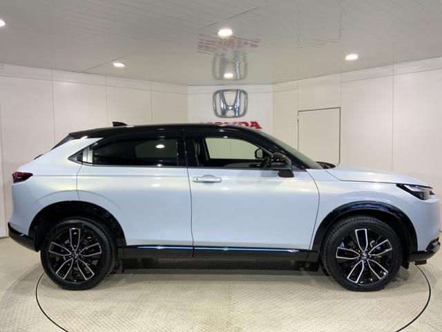 ヴェゼル ｅ：ＨＥＶＰＬａＹ　当社デモカーアップＨｏｎｄａＳＥＮＳＩＮＧＭナビ　衝突被害軽減ブレーキ　カーテンエアバッグ　盗難防止装置　アイドルストップ　Ｐセンサー　ＡＢＳ　ＥＳＣ　フルオートエアコン　リアカメラ　シートヒータ（15枚目）