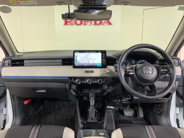 ヴェゼル ｅ：ＨＥＶＰＬａＹ　当社デモカーアップＨｏｎｄａＳＥＮＳＩＮＧＭナビ　衝突被害軽減ブレーキ　カーテンエアバッグ　盗難防止装置　アイドルストップ　Ｐセンサー　ＡＢＳ　ＥＳＣ　フルオートエアコン　リアカメラ　シートヒータ（20枚目）