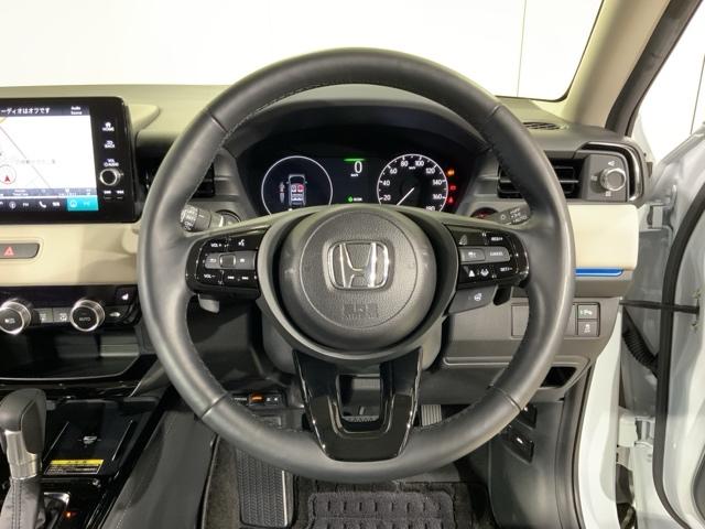 ヴェゼル ｅ：ＨＥＶＰＬａＹ　当社デモカーアップＨｏｎｄａＳＥＮＳＩＮＧＭナビ　衝突被害軽減ブレーキ　カーテンエアバッグ　盗難防止装置　アイドルストップ　Ｐセンサー　ＡＢＳ　ＥＳＣ　フルオートエアコン　リアカメラ　シートヒータ（21枚目）