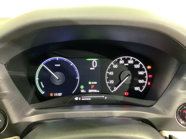 ヴェゼル ｅ：ＨＥＶＰＬａＹ　当社デモカーアップＨｏｎｄａＳＥＮＳＩＮＧＭナビ　衝突被害軽減ブレーキ　カーテンエアバッグ　盗難防止装置　アイドルストップ　Ｐセンサー　ＡＢＳ　ＥＳＣ　フルオートエアコン　リアカメラ　シートヒータ（22枚目）