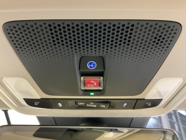 ヴェゼル ｅ：ＨＥＶＰＬａＹ　当社デモカーアップＨｏｎｄａＳＥＮＳＩＮＧＭナビ　衝突被害軽減ブレーキ　カーテンエアバッグ　盗難防止装置　アイドルストップ　Ｐセンサー　ＡＢＳ　ＥＳＣ　フルオートエアコン　リアカメラ　シートヒータ（38枚目）