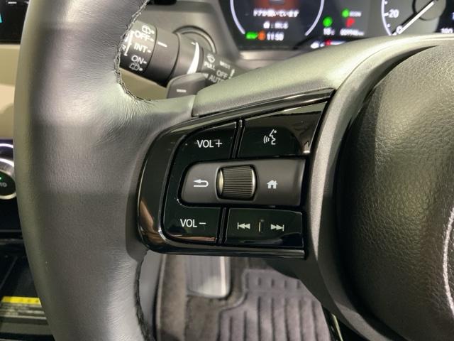 ヴェゼル ｅ：ＨＥＶＰＬａＹ　当社デモカーアップＨｏｎｄａＳＥＮＳＩＮＧＭナビ　衝突被害軽減ブレーキ　カーテンエアバッグ　盗難防止装置　アイドルストップ　Ｐセンサー　ＡＢＳ　ＥＳＣ　フルオートエアコン　リアカメラ　シートヒータ（41枚目）