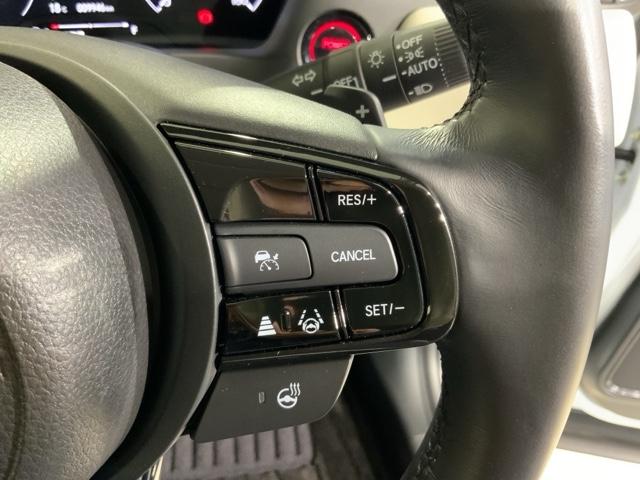 ヴェゼル ｅ：ＨＥＶＰＬａＹ　当社デモカーアップＨｏｎｄａＳＥＮＳＩＮＧＭナビ　衝突被害軽減ブレーキ　カーテンエアバッグ　盗難防止装置　アイドルストップ　Ｐセンサー　ＡＢＳ　ＥＳＣ　フルオートエアコン　リアカメラ　シートヒータ（42枚目）